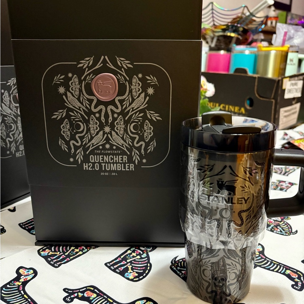 Stanley Limited Edition Deadly Damask 20oz Quencher H2.0 Tumbler